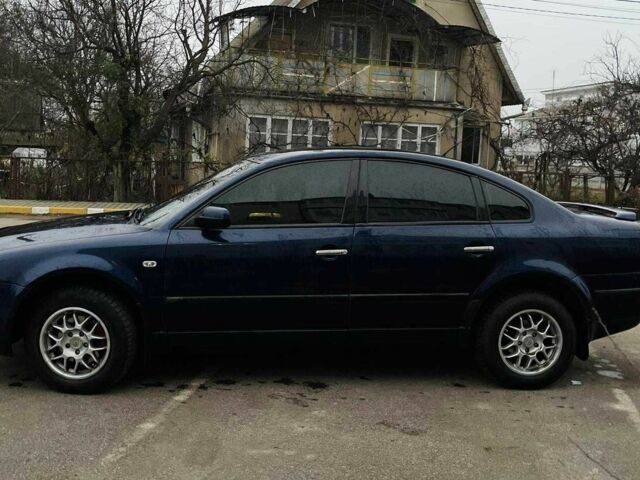 Синий Фольксваген Пассат, объемом двигателя 1.9 л и пробегом 370 тыс. км за 4400 $, фото 5 на Automoto.ua