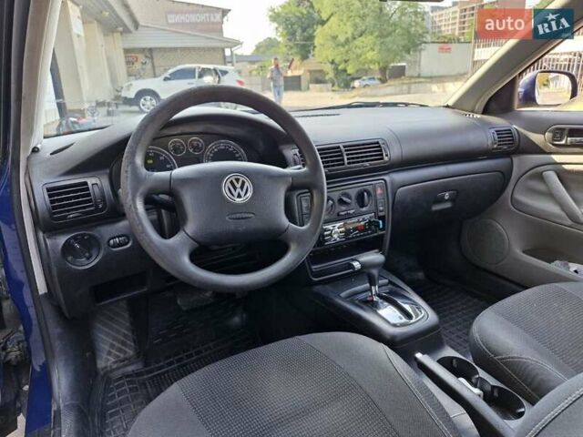 Синий Фольксваген Пассат, объемом двигателя 2 л и пробегом 291 тыс. км за 4199 $, фото 12 на Automoto.ua