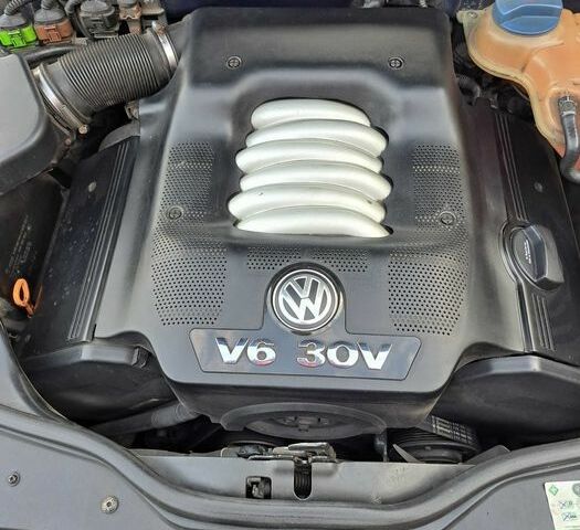 Синий Фольксваген Пассат, объемом двигателя 2.8 л и пробегом 322 тыс. км за 2050 $, фото 6 на Automoto.ua