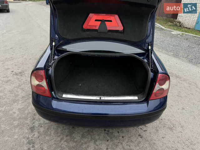 Синий Фольксваген Пассат, объемом двигателя 1.6 л и пробегом 309 тыс. км за 3850 $, фото 12 на Automoto.ua