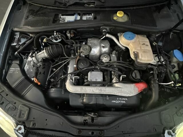 Синий Фольксваген Пассат, объемом двигателя 2.5 л и пробегом 300 тыс. км за 3450 $, фото 9 на Automoto.ua