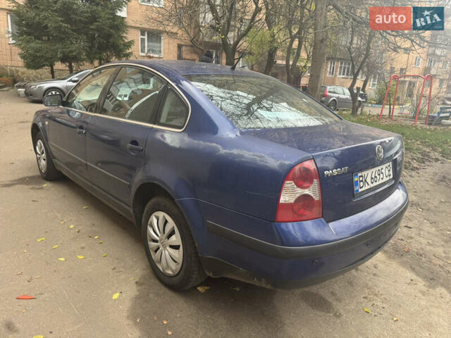 Синий Фольксваген Пассат, объемом двигателя 1.9 л и пробегом 350 тыс. км за 2799 $, фото 3 на Automoto.ua