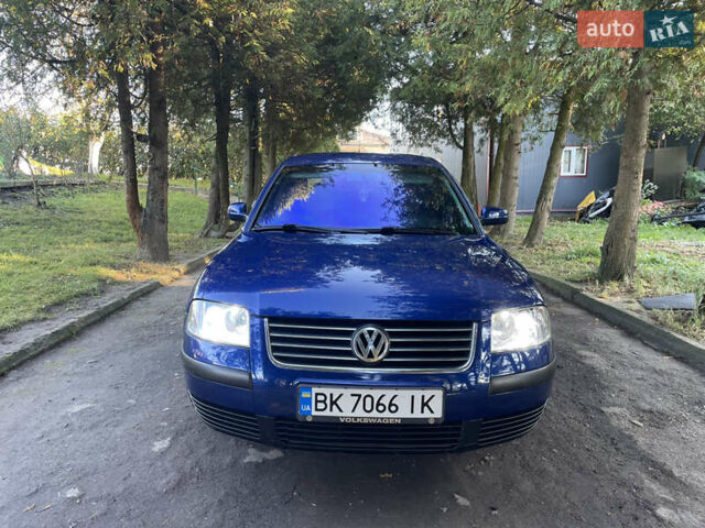 Фольксваген Пассат 2001 у Дубно на Automoto.ua Синій Фольксваген Пассат, об'ємом двигуна 1.6 л та пробігом 197 тис. км за 4600 $, фото 2 на Automoto.ua