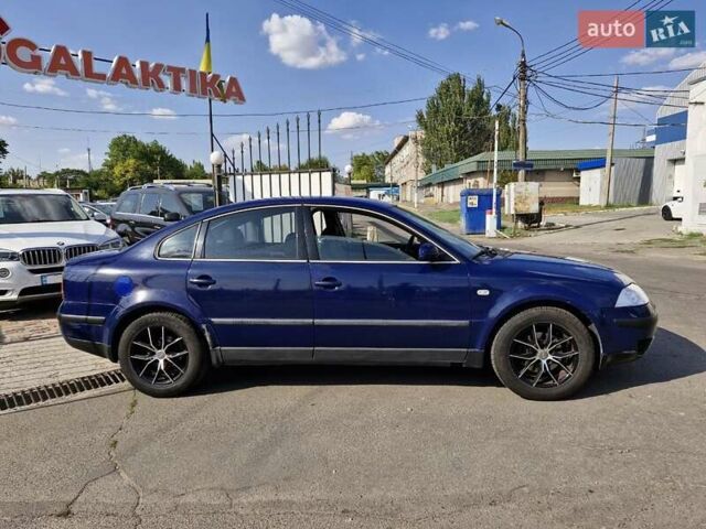 Синий Фольксваген Пассат, объемом двигателя 2 л и пробегом 291 тыс. км за 4199 $, фото 6 на Automoto.ua