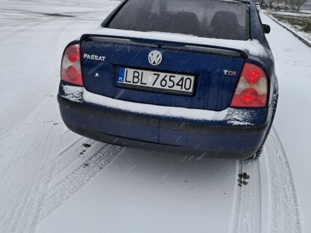 Синий Фольксваген Пассат, объемом двигателя 1.9 л и пробегом 430 тыс. км за 2350 $, фото 4 на Automoto.ua