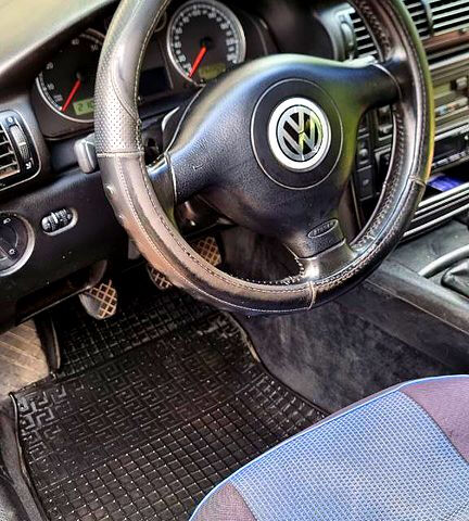 Синий Фольксваген Пассат, объемом двигателя 1.6 л и пробегом 262 тыс. км за 3800 $, фото 5 на Automoto.ua