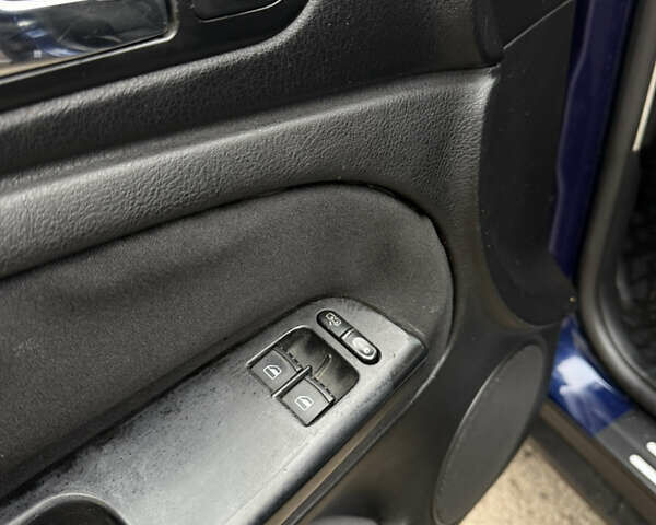 Синий Фольксваген Пассат, объемом двигателя 1.6 л и пробегом 309 тыс. км за 3850 $, фото 14 на Automoto.ua