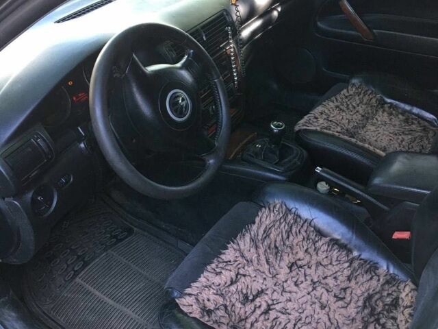 Синий Фольксваген Пассат, объемом двигателя 1.8 л и пробегом 297 тыс. км за 3500 $, фото 1 на Automoto.ua