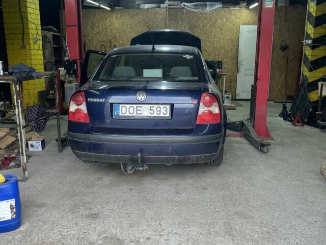 Синій Фольксваген Пассат, об'ємом двигуна 1.9 л та пробігом 300 тис. км за 2855 $, фото 8 на Automoto.ua