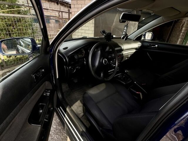 Синий Фольксваген Пассат, объемом двигателя 2 л и пробегом 266 тыс. км за 4410 $, фото 10 на Automoto.ua