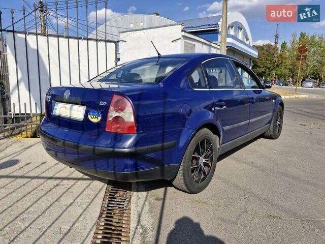 Синий Фольксваген Пассат, объемом двигателя 2 л и пробегом 291 тыс. км за 4199 $, фото 5 на Automoto.ua