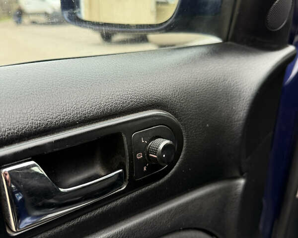 Синий Фольксваген Пассат, объемом двигателя 1.6 л и пробегом 309 тыс. км за 3850 $, фото 16 на Automoto.ua