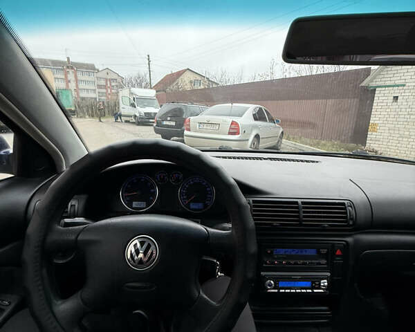 Синий Фольксваген Пассат, объемом двигателя 1.6 л и пробегом 309 тыс. км за 3850 $, фото 24 на Automoto.ua