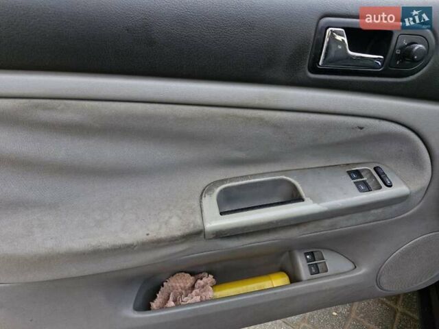 Синий Фольксваген Пассат, объемом двигателя 2 л и пробегом 291 тыс. км за 4199 $, фото 7 на Automoto.ua