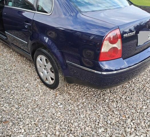 Синий Фольксваген Пассат, объемом двигателя 2.8 л и пробегом 322 тыс. км за 2050 $, фото 2 на Automoto.ua