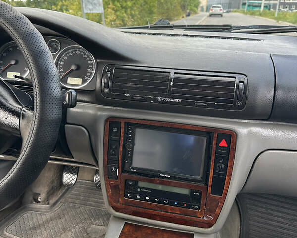 Синий Фольксваген Пассат, объемом двигателя 1.78 л и пробегом 326 тыс. км за 3800 $, фото 21 на Automoto.ua