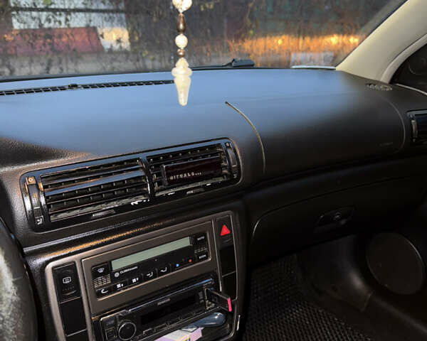 Синий Фольксваген Пассат, объемом двигателя 1.98 л и пробегом 300 тыс. км за 4800 $, фото 28 на Automoto.ua