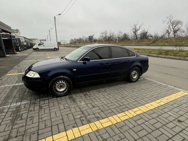 Синий Фольксваген Пассат, объемом двигателя 1.6 л и пробегом 350 тыс. км за 2200 $, фото 6 на Automoto.ua