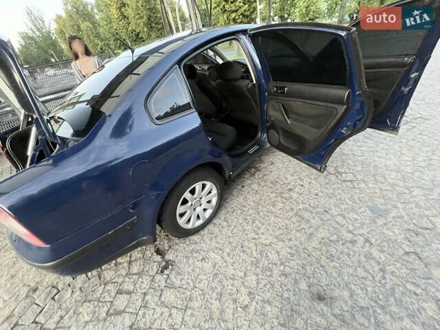 Синий Фольксваген Пассат, объемом двигателя 1.9 л и пробегом 260 тыс. км за 3500 $, фото 4 на Automoto.ua