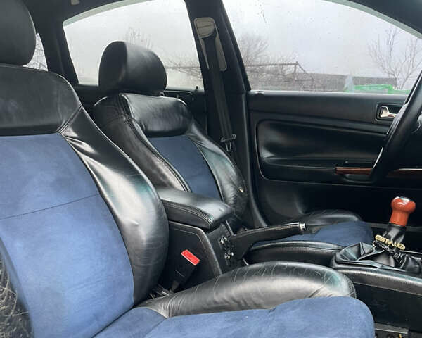 Синий Фольксваген Пассат, объемом двигателя 1.78 л и пробегом 290 тыс. км за 4750 $, фото 10 на Automoto.ua