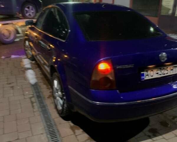 Синий Фольксваген Пассат, объемом двигателя 1.8 л и пробегом 330 тыс. км за 3200 $, фото 1 на Automoto.ua