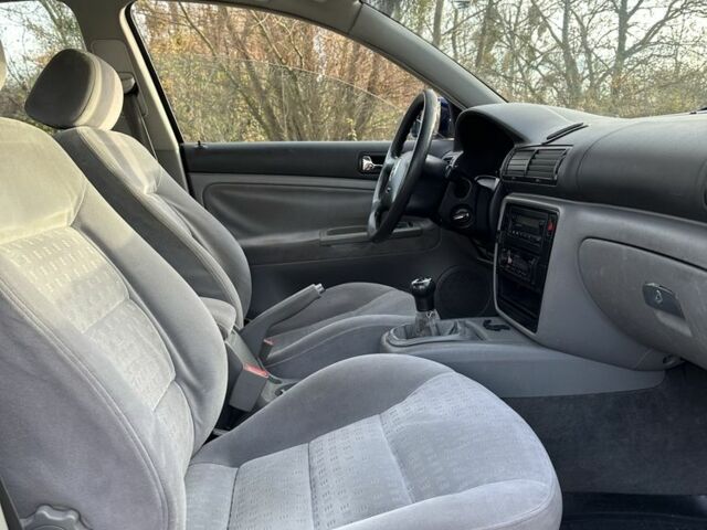 Синій Фольксваген Пассат, об'ємом двигуна 0 л та пробігом 270 тис. км за 2499 $, фото 11 на Automoto.ua