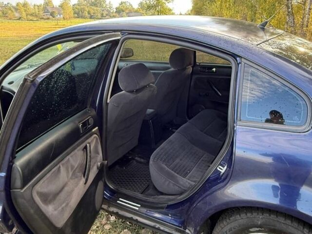 Синий Фольксваген Пассат, объемом двигателя 1.9 л и пробегом 350 тыс. км за 1900 $, фото 4 на Automoto.ua