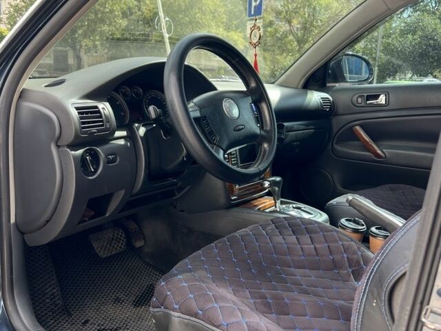 Синий Фольксваген Пассат, объемом двигателя 2.5 л и пробегом 340 тыс. км за 5600 $, фото 6 на Automoto.ua