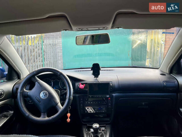 Синий Фольксваген Пассат, объемом двигателя 1.6 л и пробегом 241 тыс. км за 5000 $, фото 4 на Automoto.ua