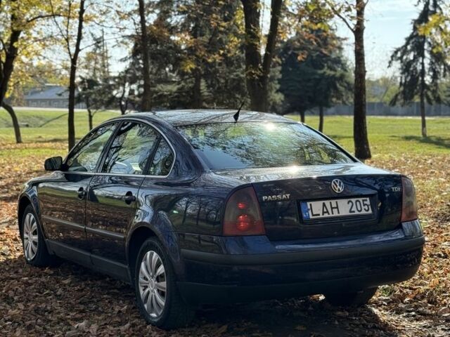 Синий Фольксваген Пассат, объемом двигателя 0 л и пробегом 300 тыс. км за 2700 $, фото 2 на Automoto.ua