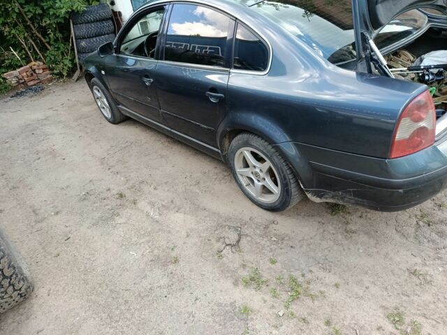 Синий Фольксваген Пассат, объемом двигателя 1 л и пробегом 352 тыс. км за 2800 $, фото 1 на Automoto.ua