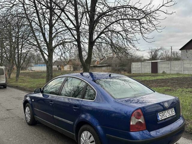 Синий Фольксваген Пассат, объемом двигателя 1.9 л и пробегом 380 тыс. км за 2300 $, фото 1 на Automoto.ua