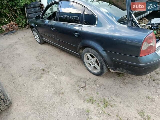 Синий Фольксваген Пассат, объемом двигателя 1.9 л и пробегом 345 тыс. км за 2850 $, фото 2 на Automoto.ua