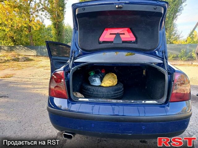 Синій Фольксваген Пассат, об'ємом двигуна 2 л та пробігом 280 тис. км за 5700 $, фото 2 на Automoto.ua