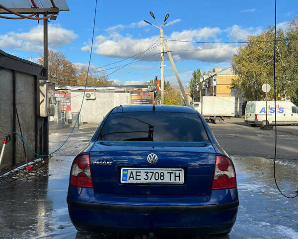 Синий Фольксваген Пассат, объемом двигателя 1.6 л и пробегом 241 тыс. км за 5000 $, фото 1 на Automoto.ua