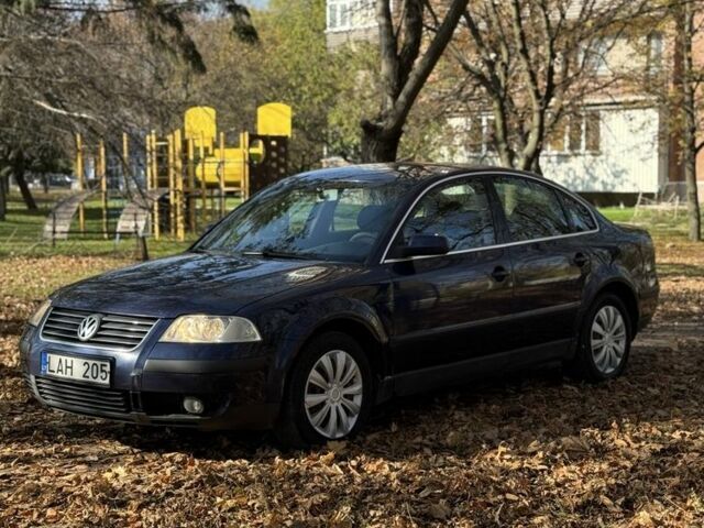 Синий Фольксваген Пассат, объемом двигателя 0 л и пробегом 300 тыс. км за 2700 $, фото 1 на Automoto.ua