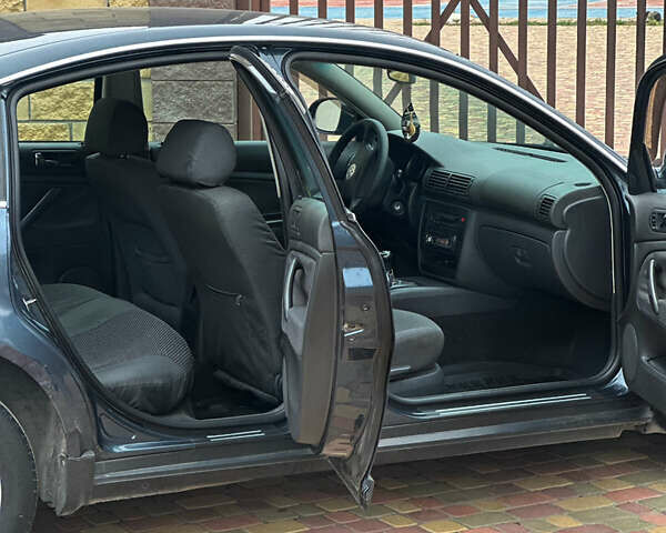 Синий Фольксваген Пассат, объемом двигателя 1.9 л и пробегом 226 тыс. км за 3950 $, фото 7 на Automoto.ua