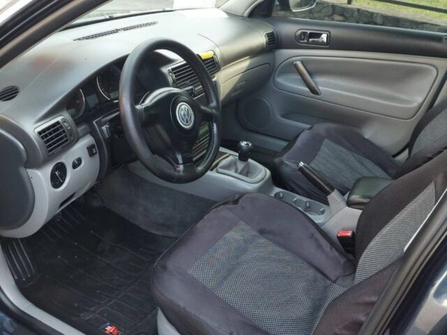 Синій Фольксваген Пассат, об'ємом двигуна 2 л та пробігом 240 тис. км за 4200 $, фото 7 на Automoto.ua