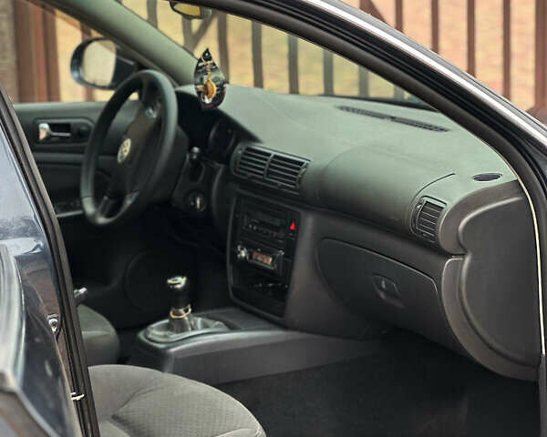 Синий Фольксваген Пассат, объемом двигателя 1.9 л и пробегом 226 тыс. км за 3950 $, фото 9 на Automoto.ua