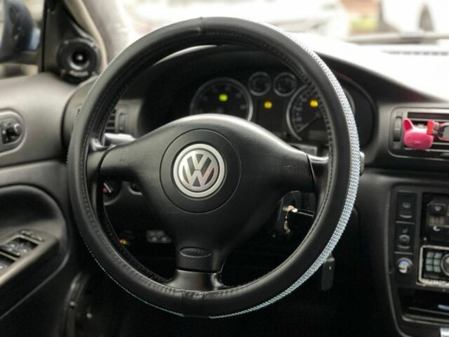 Синий Фольксваген Пассат, объемом двигателя 2.8 л и пробегом 244 тыс. км за 5400 $, фото 12 на Automoto.ua