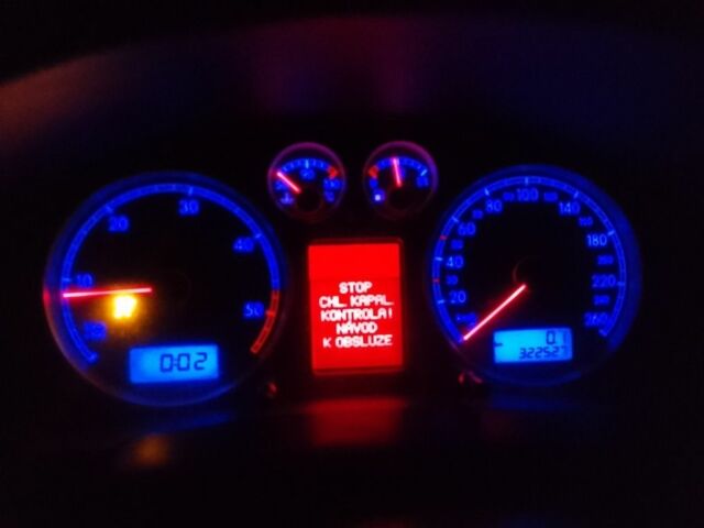 Синій Фольксваген Пассат, об'ємом двигуна 2 л та пробігом 322 тис. км за 900 $, фото 3 на Automoto.ua