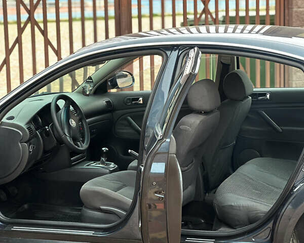 Синий Фольксваген Пассат, объемом двигателя 1.9 л и пробегом 226 тыс. км за 3950 $, фото 6 на Automoto.ua