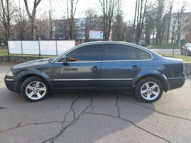 Синій Фольксваген Пассат, об'ємом двигуна 2 л та пробігом 240 тис. км за 4200 $, фото 1 на Automoto.ua