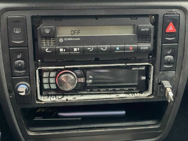 Синий Фольксваген Пассат, объемом двигателя 2.8 л и пробегом 244 тыс. км за 5400 $, фото 10 на Automoto.ua