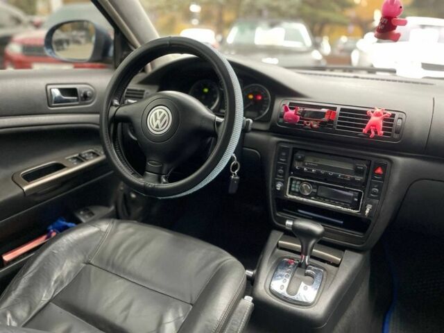 Синий Фольксваген Пассат, объемом двигателя 2.8 л и пробегом 244 тыс. км за 5400 $, фото 15 на Automoto.ua