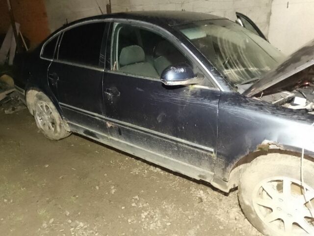 Синій Фольксваген Пассат, об'ємом двигуна 2 л та пробігом 322 тис. км за 900 $, фото 1 на Automoto.ua