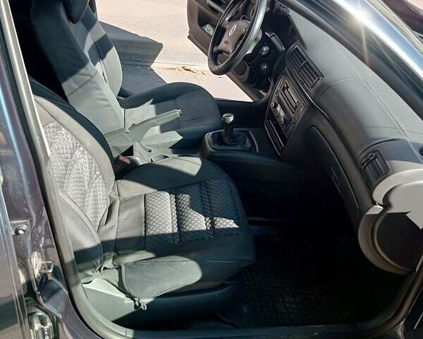 Синий Фольксваген Пассат, объемом двигателя 1.9 л и пробегом 337 тыс. км за 5600 $, фото 12 на Automoto.ua