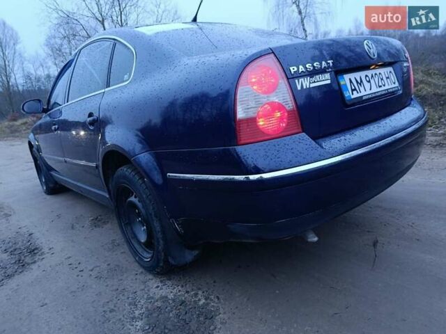 Синий Фольксваген Пассат, объемом двигателя 2.39 л и пробегом 305 тыс. км за 4550 $, фото 5 на Automoto.ua