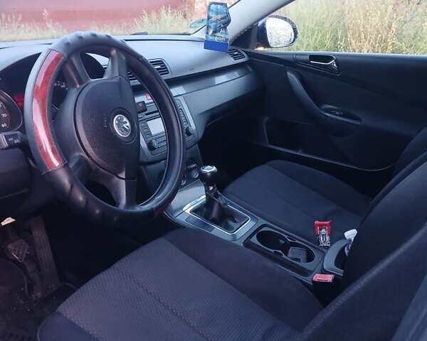 Синий Фольксваген Пассат, объемом двигателя 1.6 л и пробегом 195 тыс. км за 5500 $, фото 6 на Automoto.ua