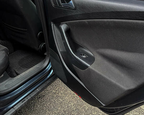 Синий Фольксваген Пассат, объемом двигателя 2 л и пробегом 310 тыс. км за 6100 $, фото 12 на Automoto.ua